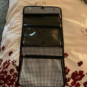 Black and White Houndstooth Hanging Organizer